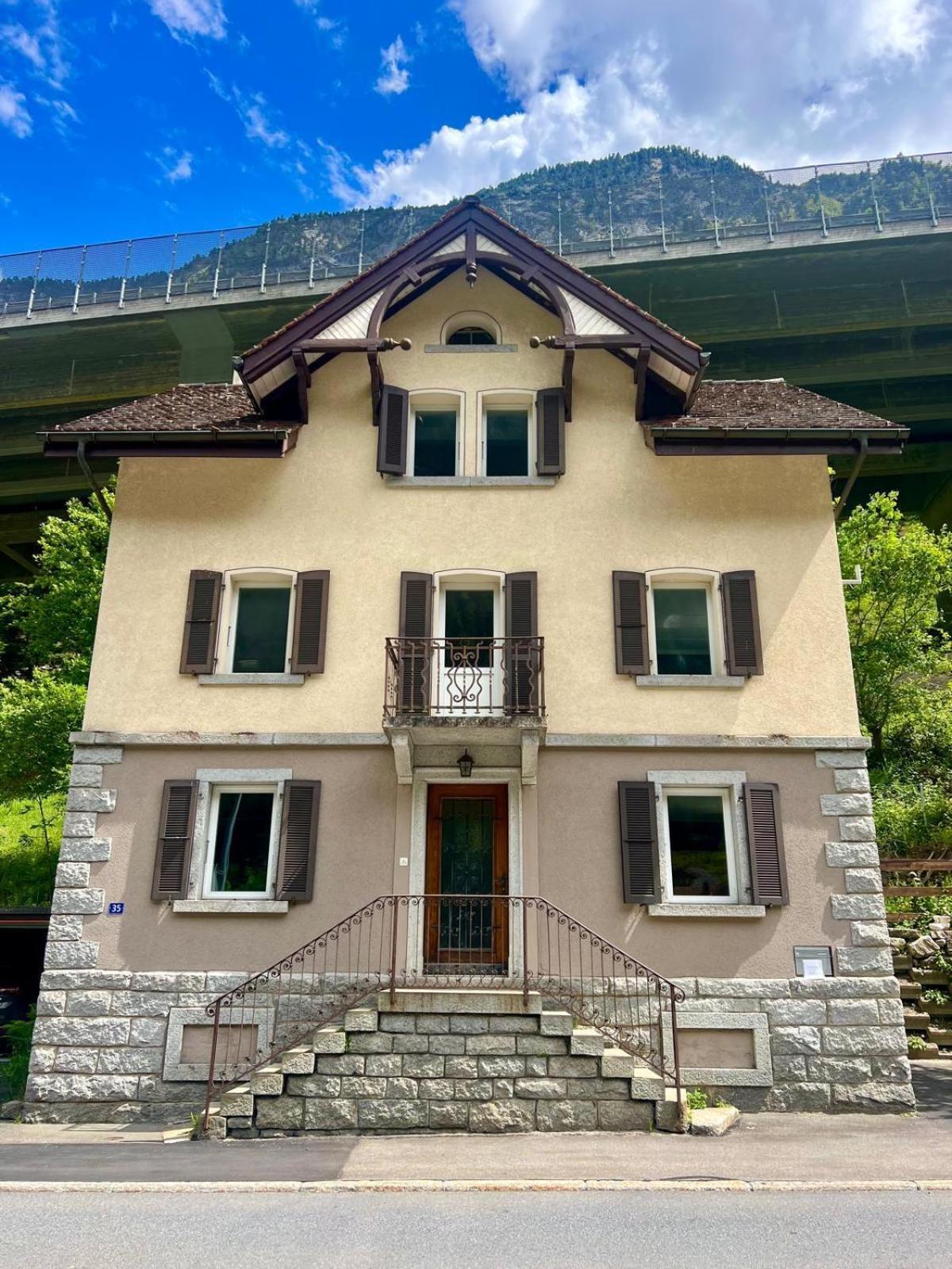 Hotel - Haus Biasca Гуртнеллен Экстерьер фото